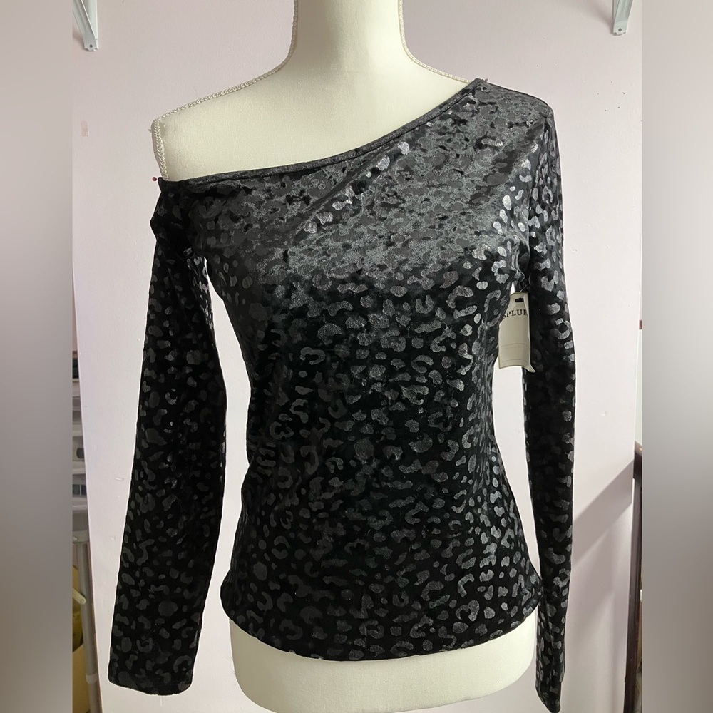525 America Women’s Asymmet.  One Shoulder Top, Long Sleeve, Black, Size S, NWT